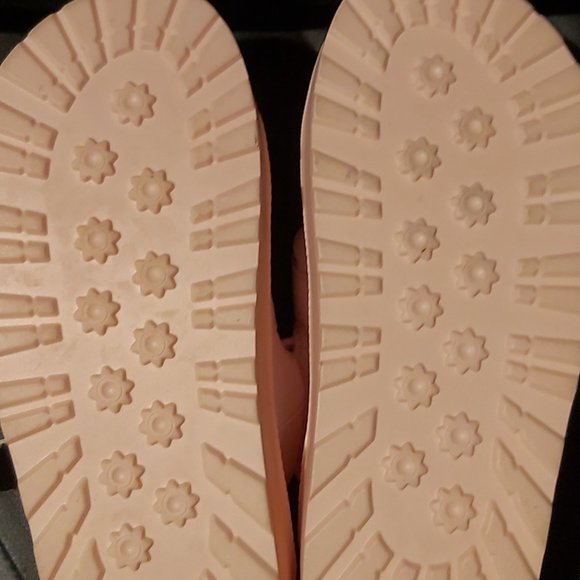 Berness Pink Slides - Picture 2 of 2